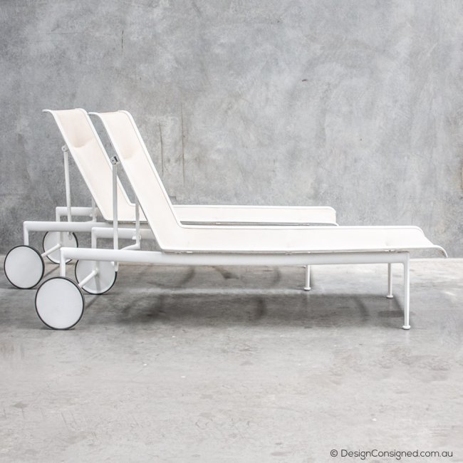 pair of white sun lounge by Richard Schultz for BBItalia