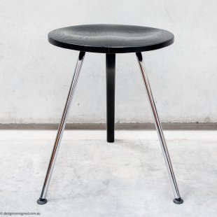 black rudder fin stool by Isamu Noguchi table