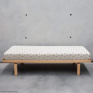 710 daybed sofa by Alvar Aalto for Artek furniture