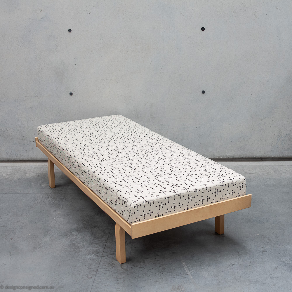 710 daybed sofa by Alvar Aalto for artek furniture 710 plywood daybed sofa artek home furniture outlet