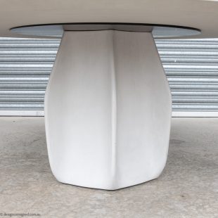 Asterias dining table by Patricia Urquiola for Molteni & C
