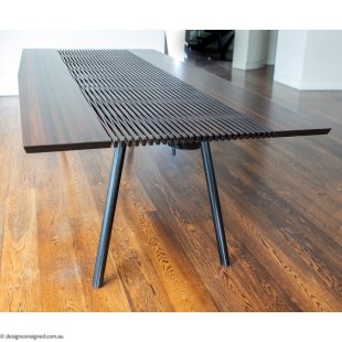 diverso modernist dining table