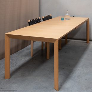 moov extension table by Toshiyuki Yoshino for Conde House